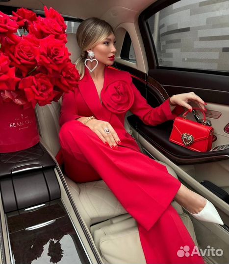 Роскошный классический костюм