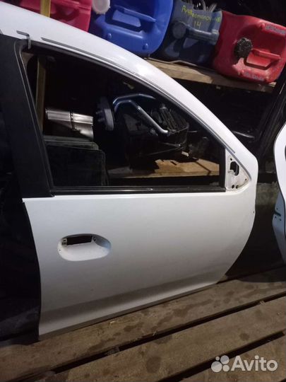 Передняя правая дверь с дефектом Renault Logan 2