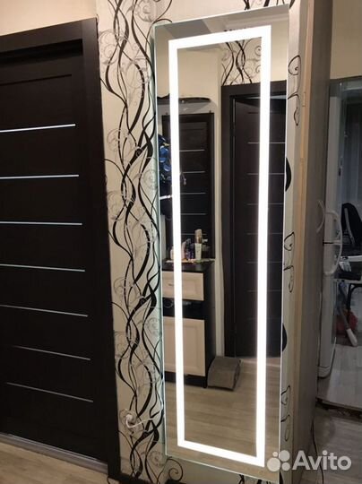 Гримерное зеркало с подсветкой