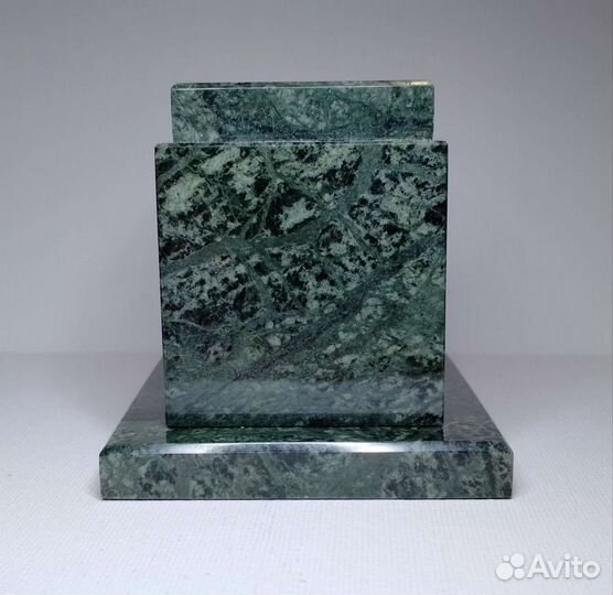 Каменный постамент под бронзовую и т.д. скульптуру