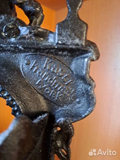 Подчасник Орел на стене замка. касли