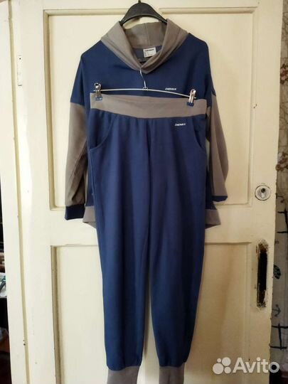 Женский спортивный костюм