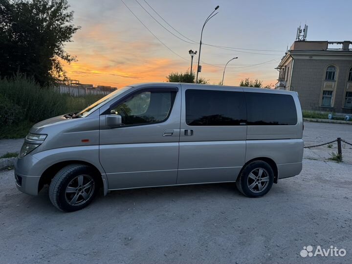 Nissan Elgrand 3.5 AT, 2003, 221 000 км