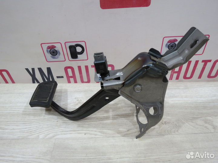 Педаль тормоза Hyundai Solaris 2