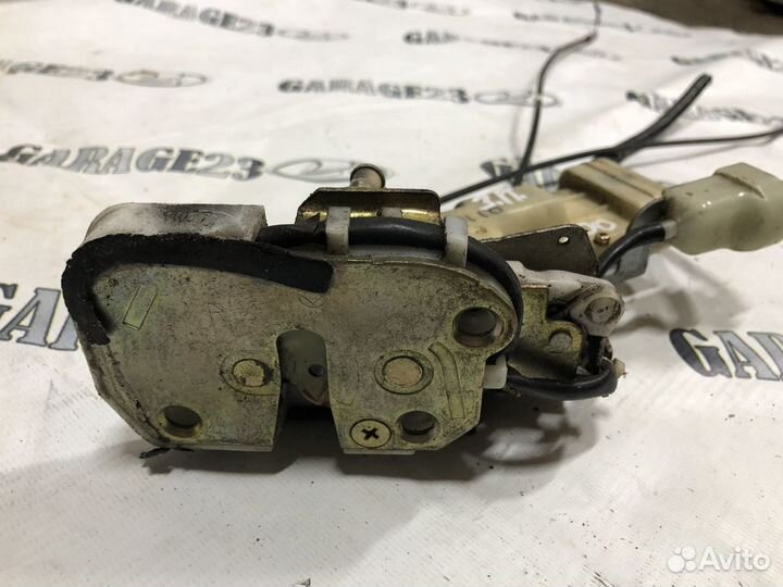 Замок задней правой двери Lexus Rx 300