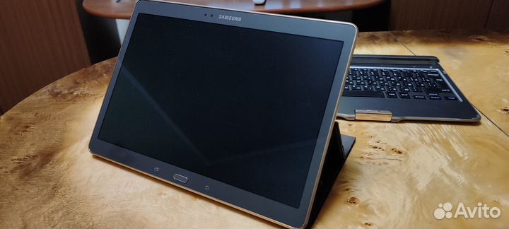 Подам б/у планшет Samsung Tab с аксессуарами
