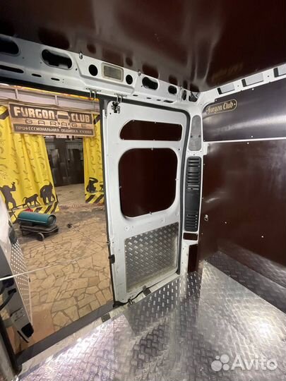 Обшивка кузова фургона Ford Transit