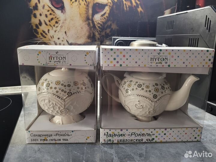 Чайник и сахарница