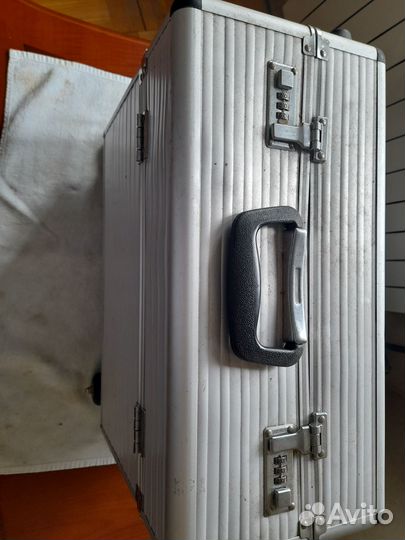 Кейс алюминиевый на колёсиках