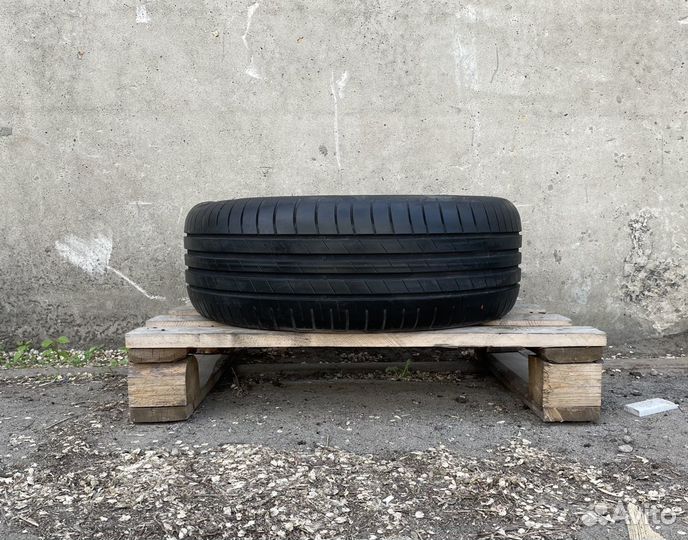 Goodyear UltraGrip Performance 225/55 R17