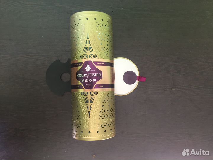 Подарочный тубус для бутылки коньяка 'Courvoiser'