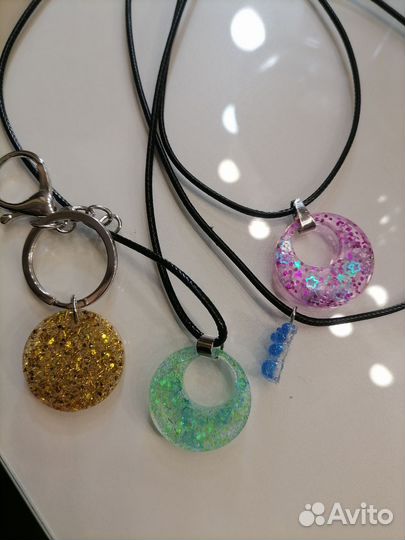 Серьги из эпоксидной смолы (ручная работа ребёнка)