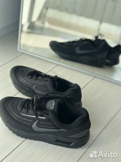 Кроссовки nike новые 39