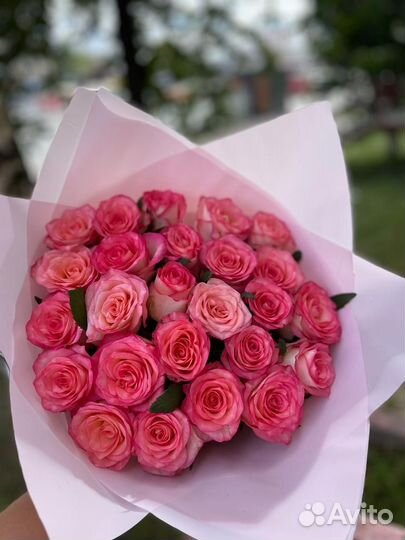 25 роз с оформлением
