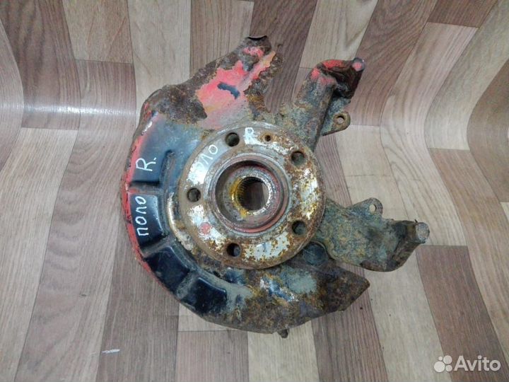 Поворотный кулак передний правый Volkswagen Polo 5