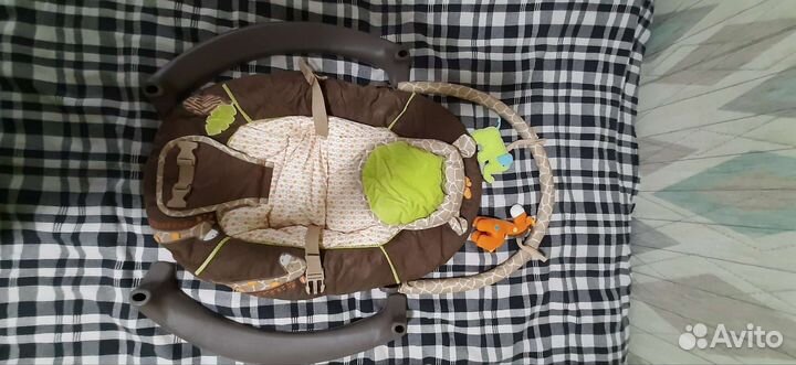 Шезлонг детский с вибрацией Carter's