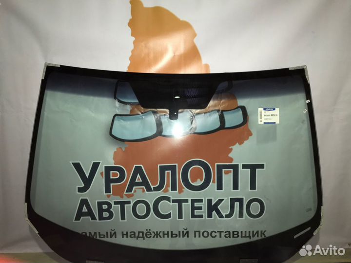 Лобовое стекло Nissan Sunny B15