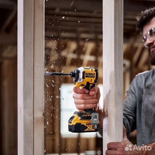 Винтоверт Ударный impact atomic DeWalt 18v. DCF850