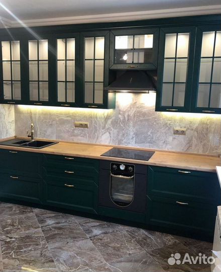 Современная кухня в потолок