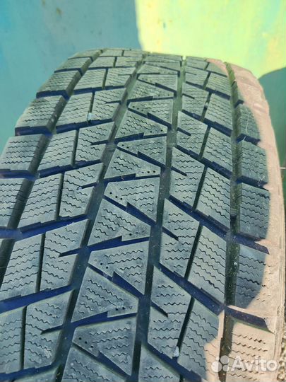 Bridgestone Blizzak DM-V1 265/70 R15