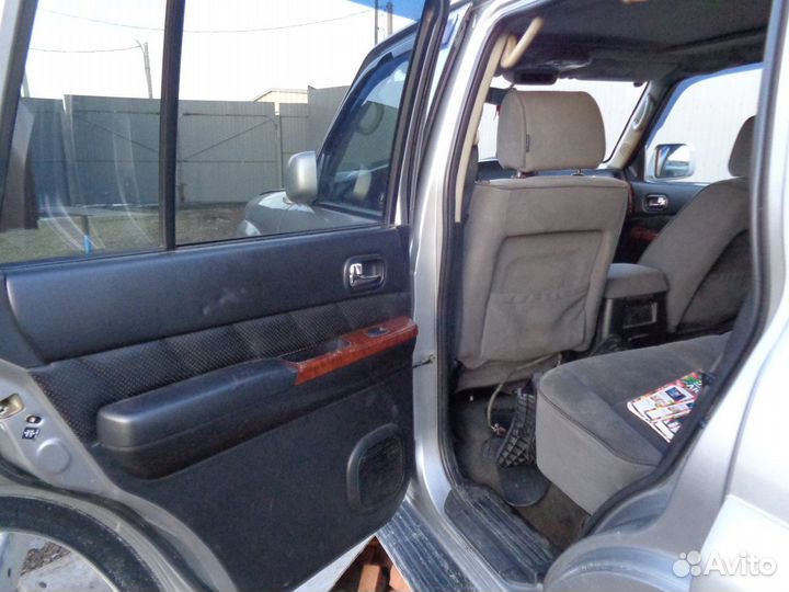 Nissan patrol Y61 Рестайлинг дверь задняя левая