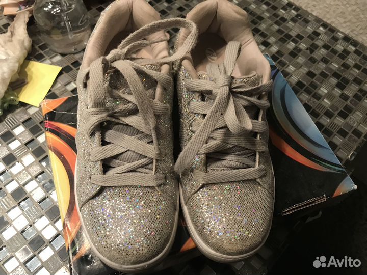 Роликовые кроссовки Heelys