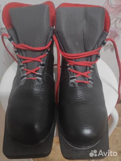 Лыжные ботинки