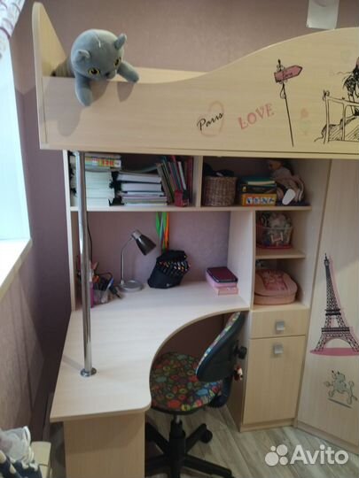 Кровать чердак со столом и шкафом