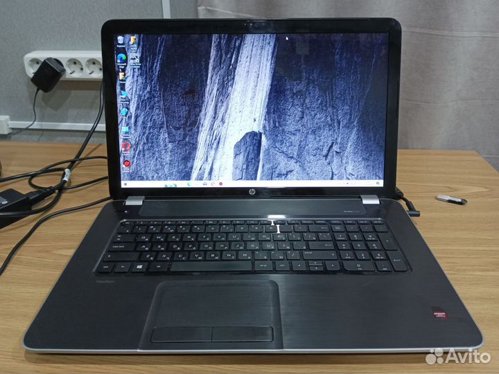 Ноутбук hp Pavilion 17-e011sr