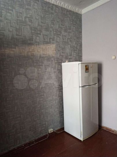 Комната 18 м² в 8-к., 2/4 эт.