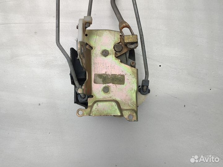 Замок двери передний левый mazda familia BJ