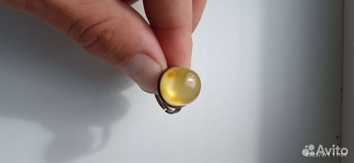 Кольцо с натуральным янтарем