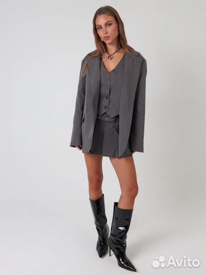 Костюм с юбкой