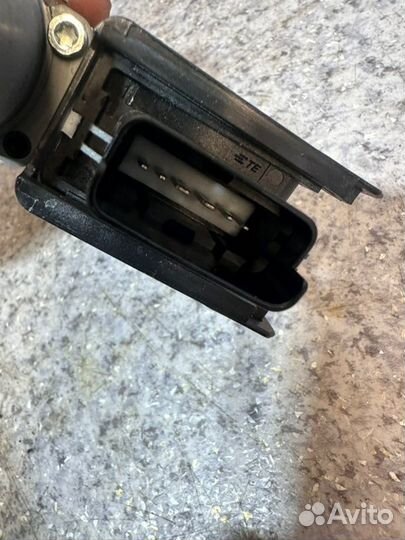 Моторчик стеклоподъёмника задний левый Genesis G90