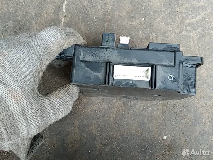 Блок предохранителей Mitsubishi Outlander