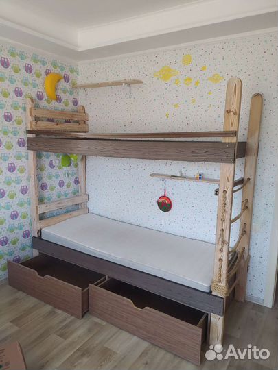 Двухъярусная кровать б/у