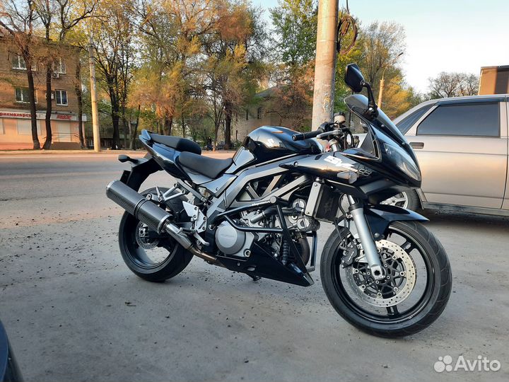 Фотосессия с мотоциклом Suzuki SV1000S