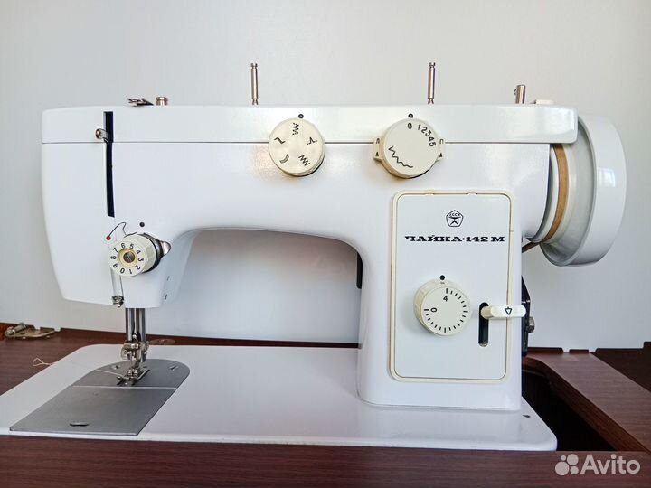 Швейная машинка Чайка 142м