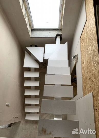 Поворотная лестница