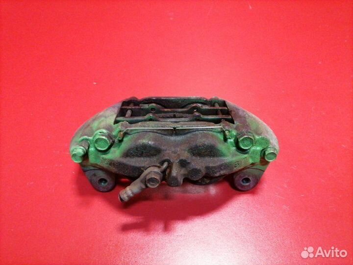 Суппорт передний правый Lexus Lx570 URJ201L 3UR-FE