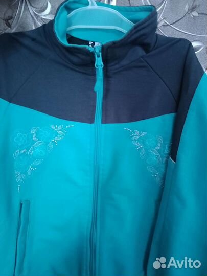 Продам спортивные костюмы для девочек