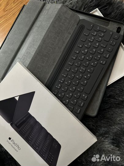 Чехол-клавиатура Apple iPad Pro 9.7 Smart Keyboard