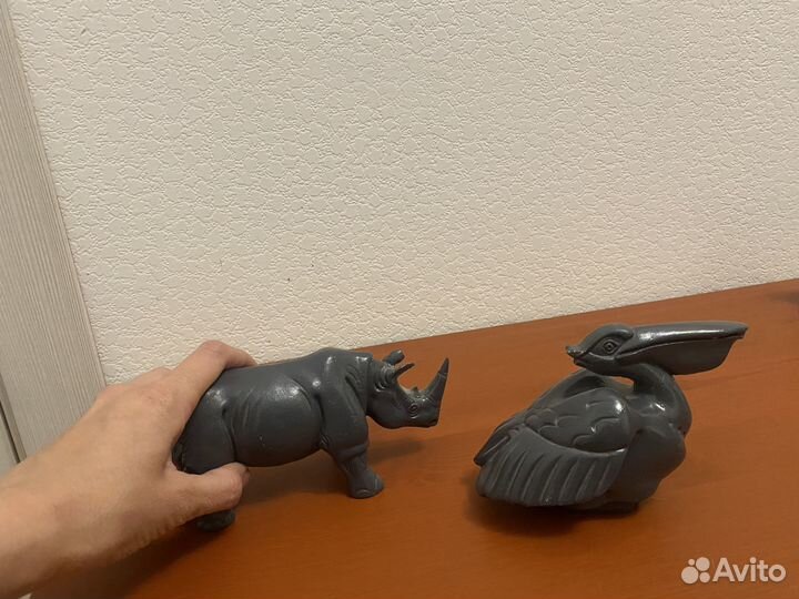 Статуэтки гипсовые носорог и пеликан