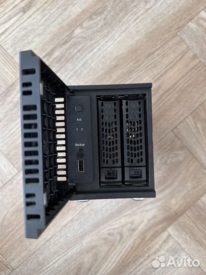 Сетевой накопитель Netgear readynas