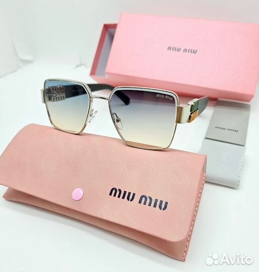 Солнцезащитные очки Miu Miu