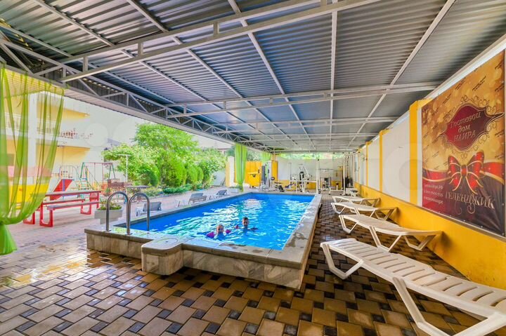 Дом 1200 м² на участке 8 сот.