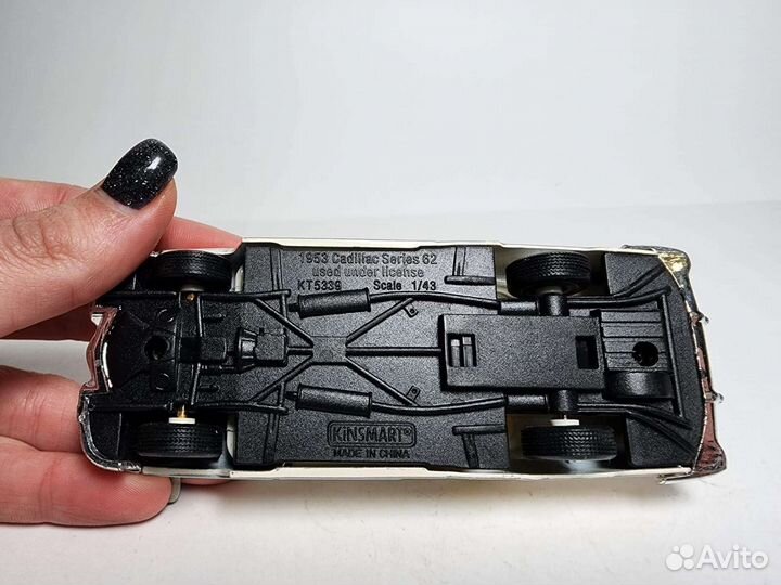 Cadillac Series 62 Kinsmart 1:43