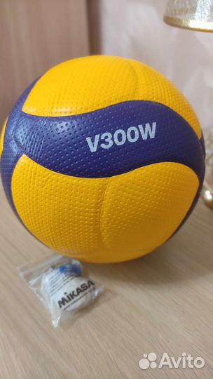 Волейбольный мяч Mikasa v300w