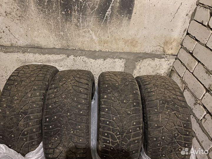 Bridgestone Blizzak Spike-02 225/50 R17