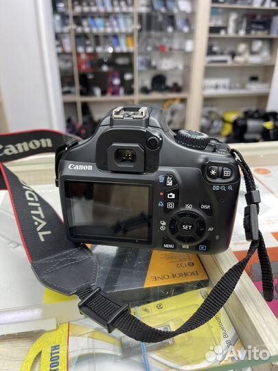 Зеркальный фотоаппарат Canon EOS 1100D